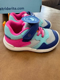 #51 BRAND NEW Stride Rite Girls 6 Toddler SRT Winslow