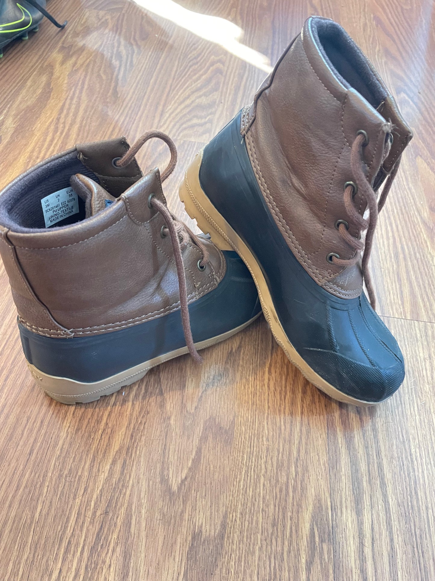 Seller #121 Kids Sperry Boots Size 3M