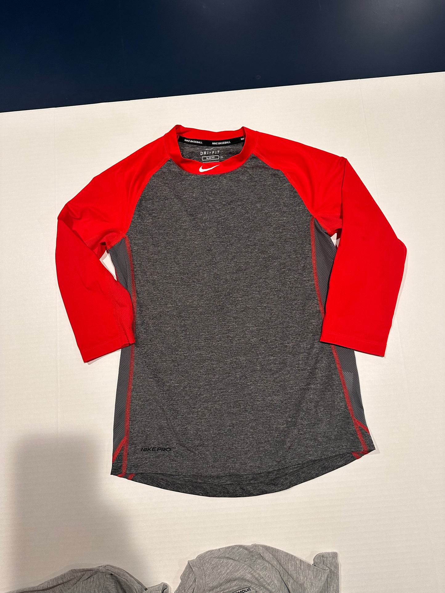 Nike b boys baseball performance shirt red and grey size large