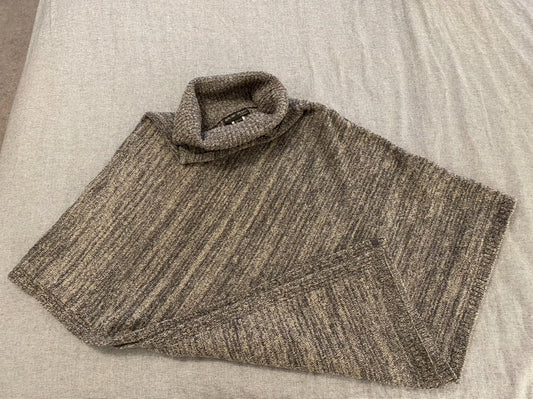 #173-Barefoot Dreams women's poncho