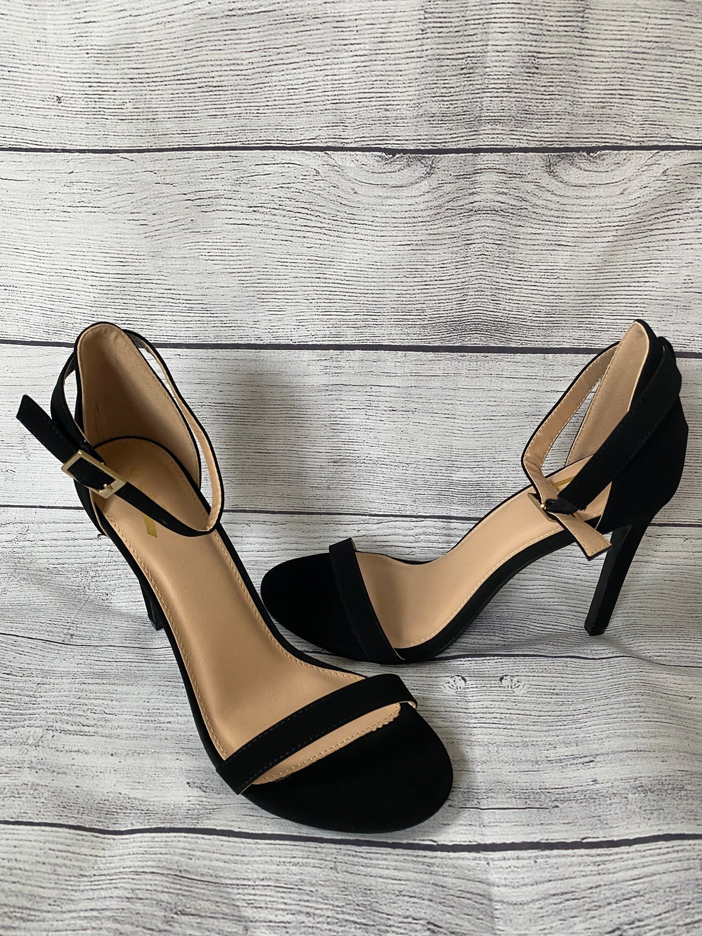 #72A NWOT Black Nubuck Heels, Size 8.5