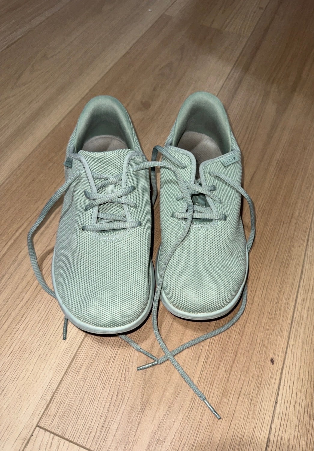 #162 Women Kizik Size 9