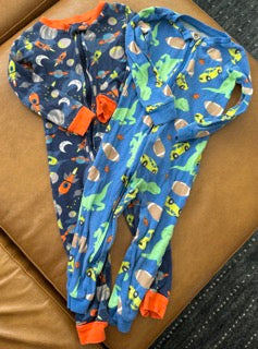 #51 Set of 2 Carter's Boys Sleeper Pajamas Size 2T VGUC / GUC