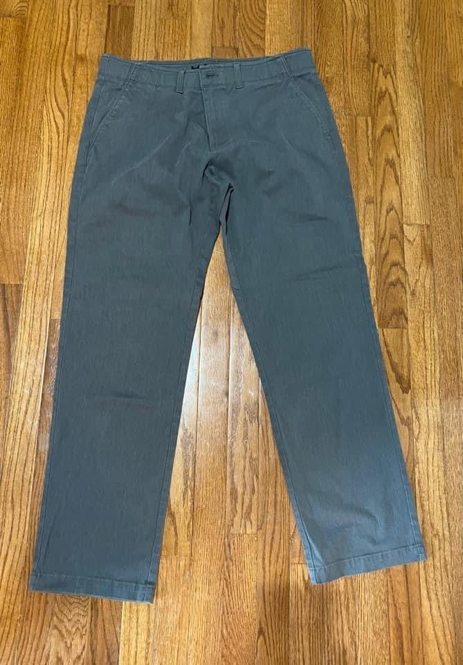 Haggar In Motion Gray Khakis Men's Pants Size 36 x 32