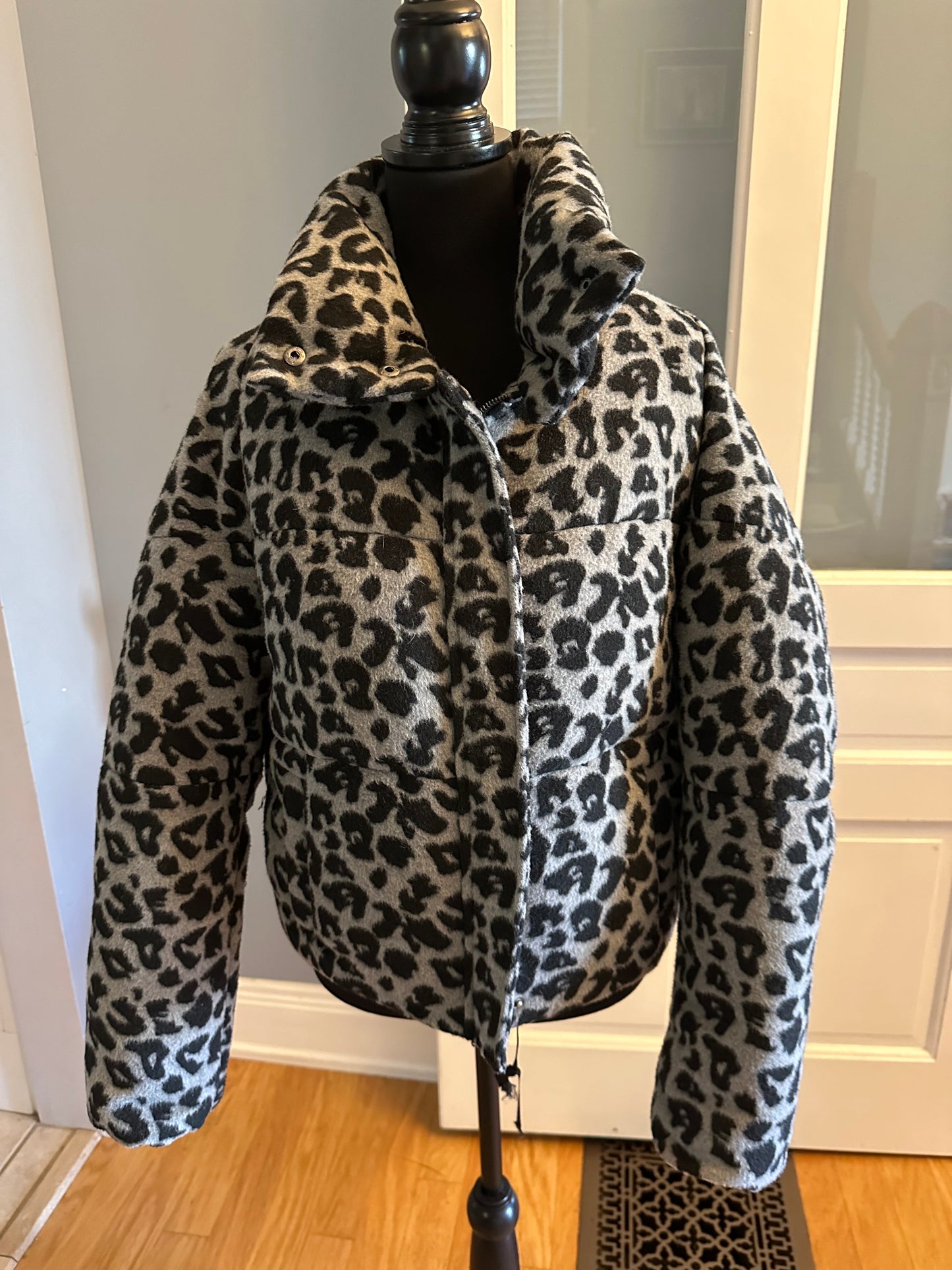 Apparis Snow Leopard Coat size S