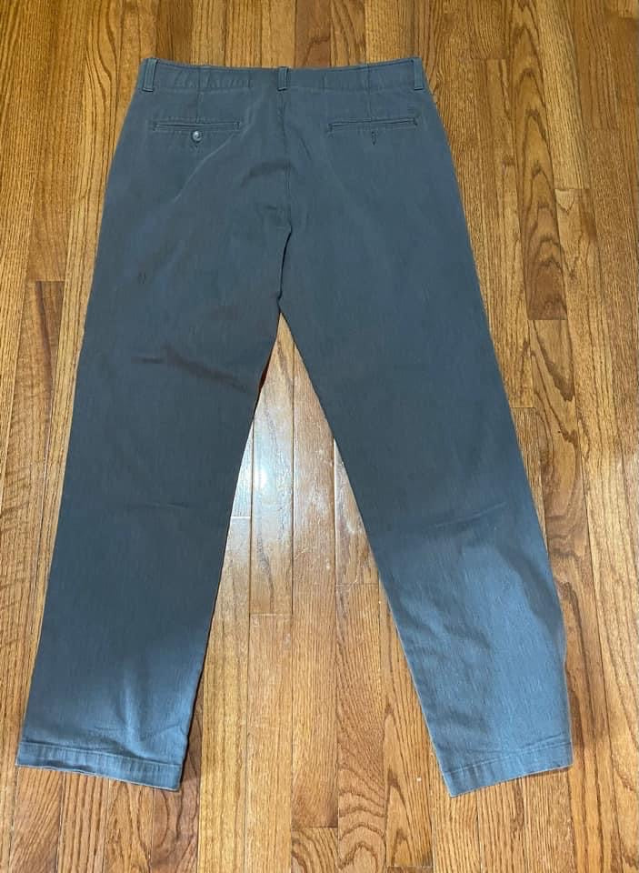 Haggar In Motion Gray Khakis Men's Pants Size 36 x 32