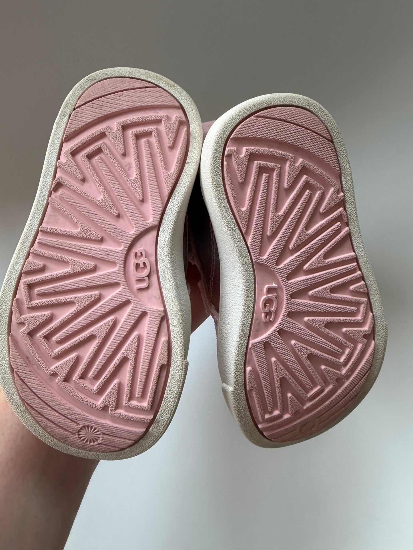 *reduced* #117, Girls shoes size 6, Ugg pink rennon glitter rainbow shoes, VGUC
