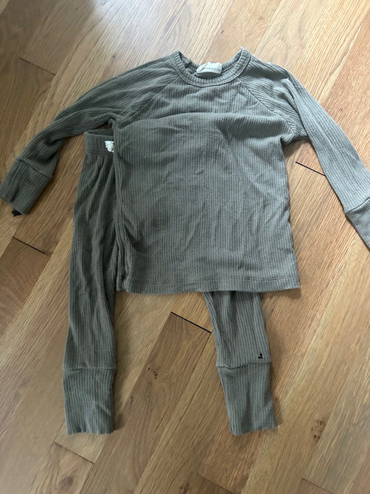 Seller #174 Gus + Steel knit two piece set 12 months