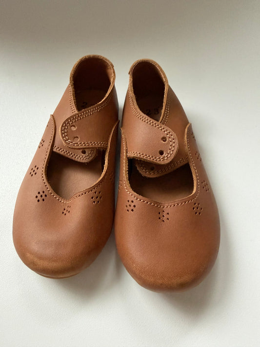 *reduced* #117, Girls Shoes Size 23, Adelisa & Co brown leather flat, GUC