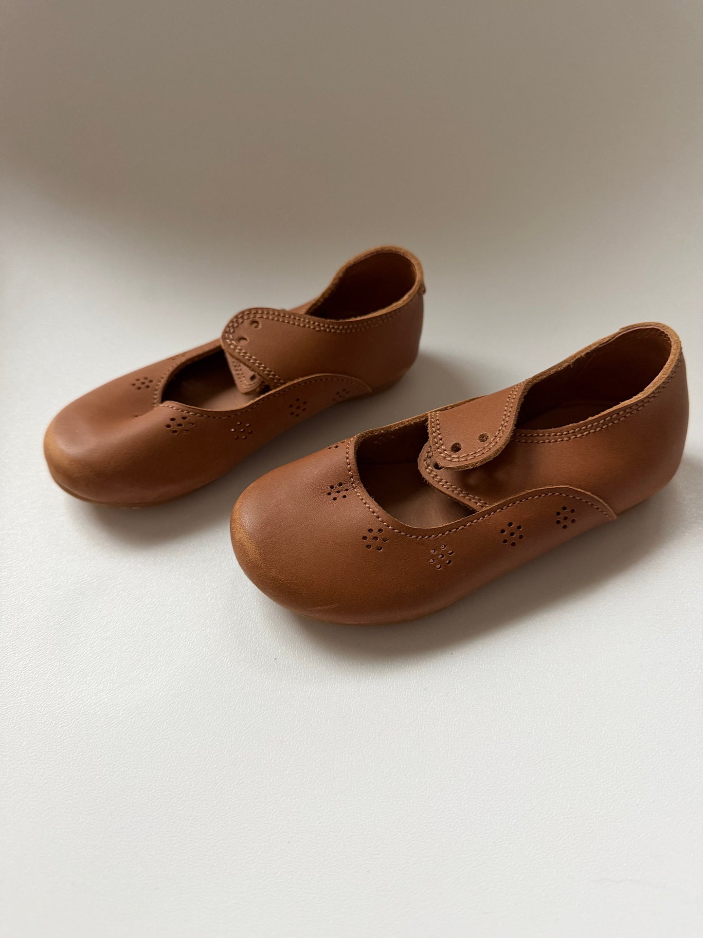 *reduced* #117, Girls Shoes Size 23, Adelisa & Co brown leather flat, GUC