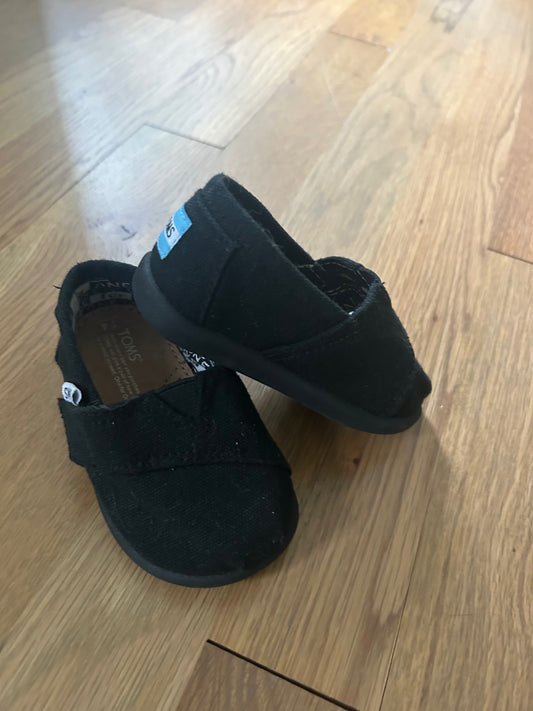 Seller #174 TOMS tiny classic canvas slip on shoes - T4