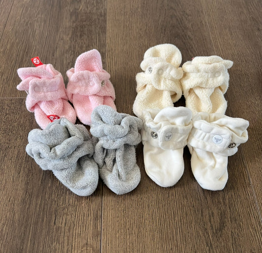 #173-Zutano and Burt’s Bees Baby booties size 6m