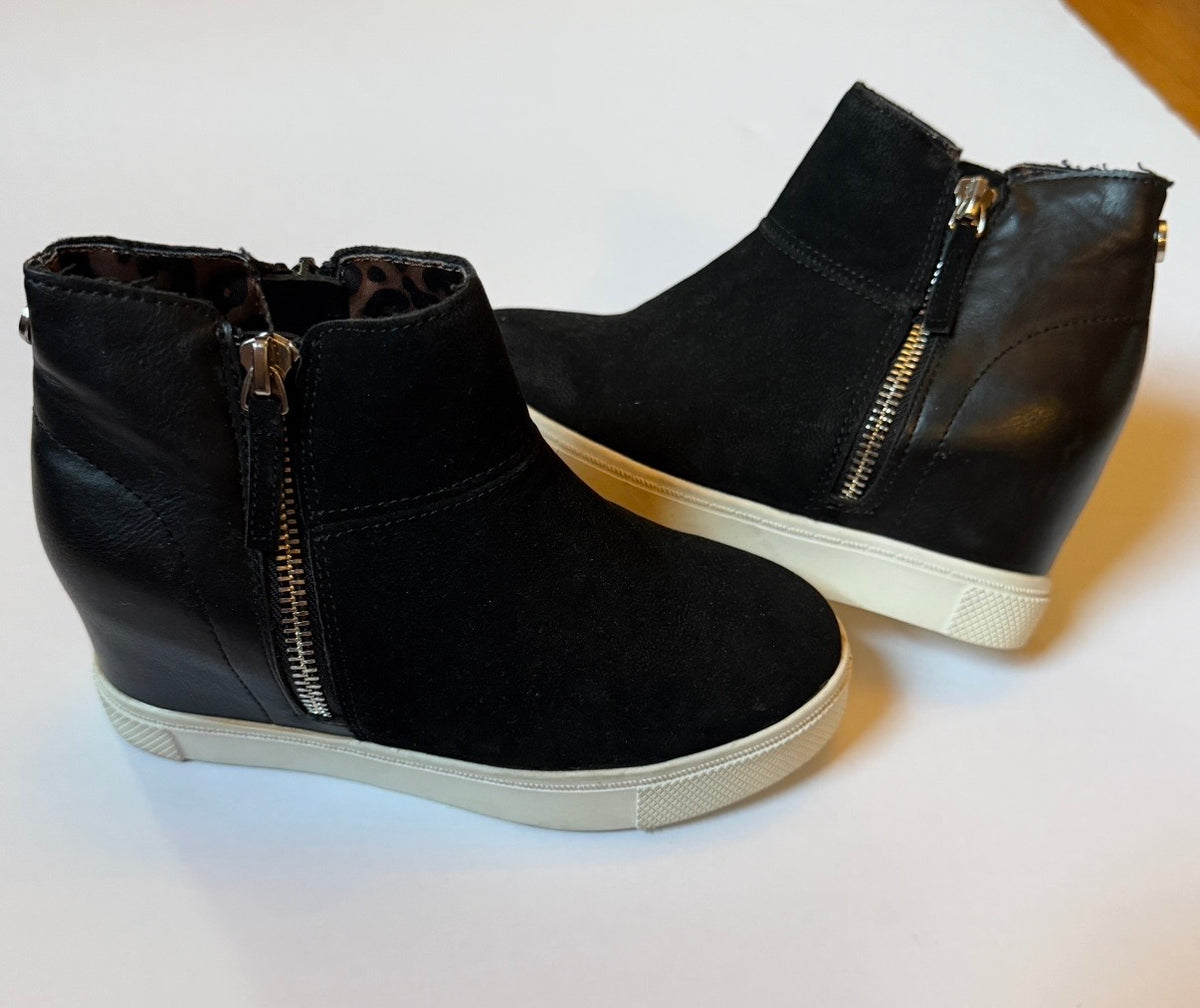 #41 |  (1 kids) Steve Madden girls, only worn once around the house