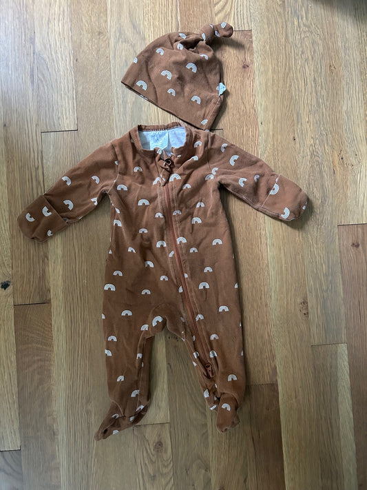 Seller #174 Mebie Baby Rainbow Sleeper and hat 0-3 months