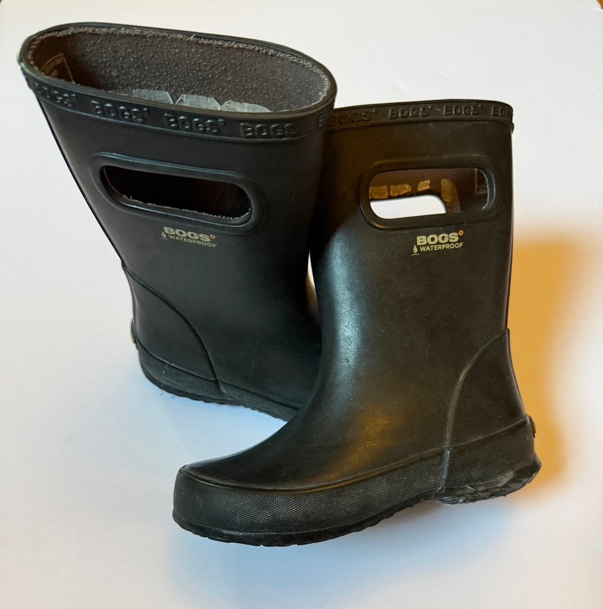 #41 |  (11 kids) Bogs Black Rainboots, boy or girl