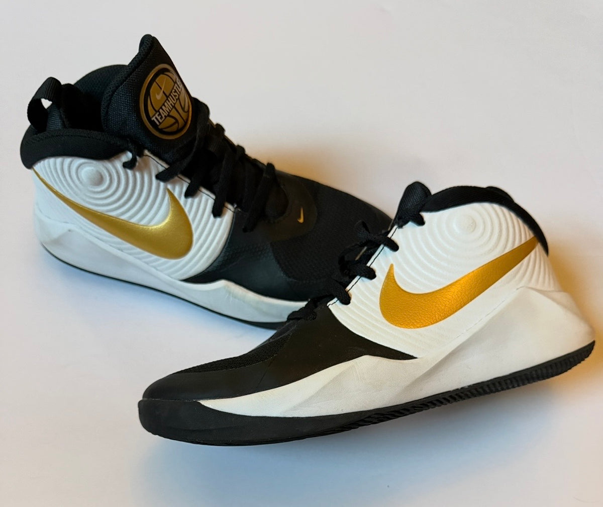#41 |  4.5Y  Nike Team Hustle Basketball Shoe, boy or girl