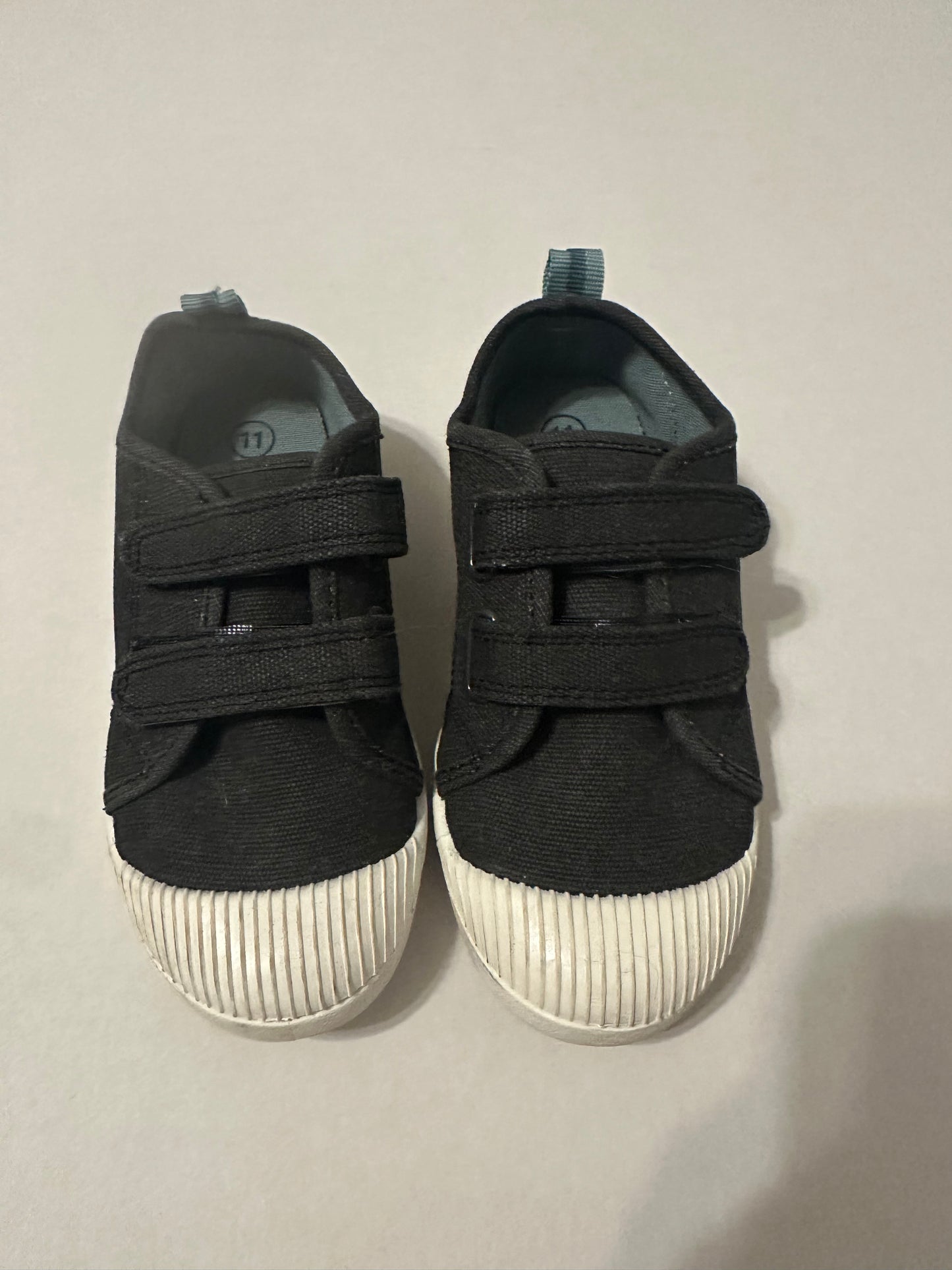 #160 Boy / girl / gender neutral size 11 Cat and Jack gray shoes