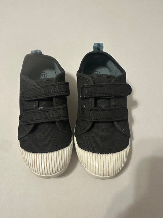 #160 Boy / girl / gender neutral size 11 Cat and Jack gray shoes
