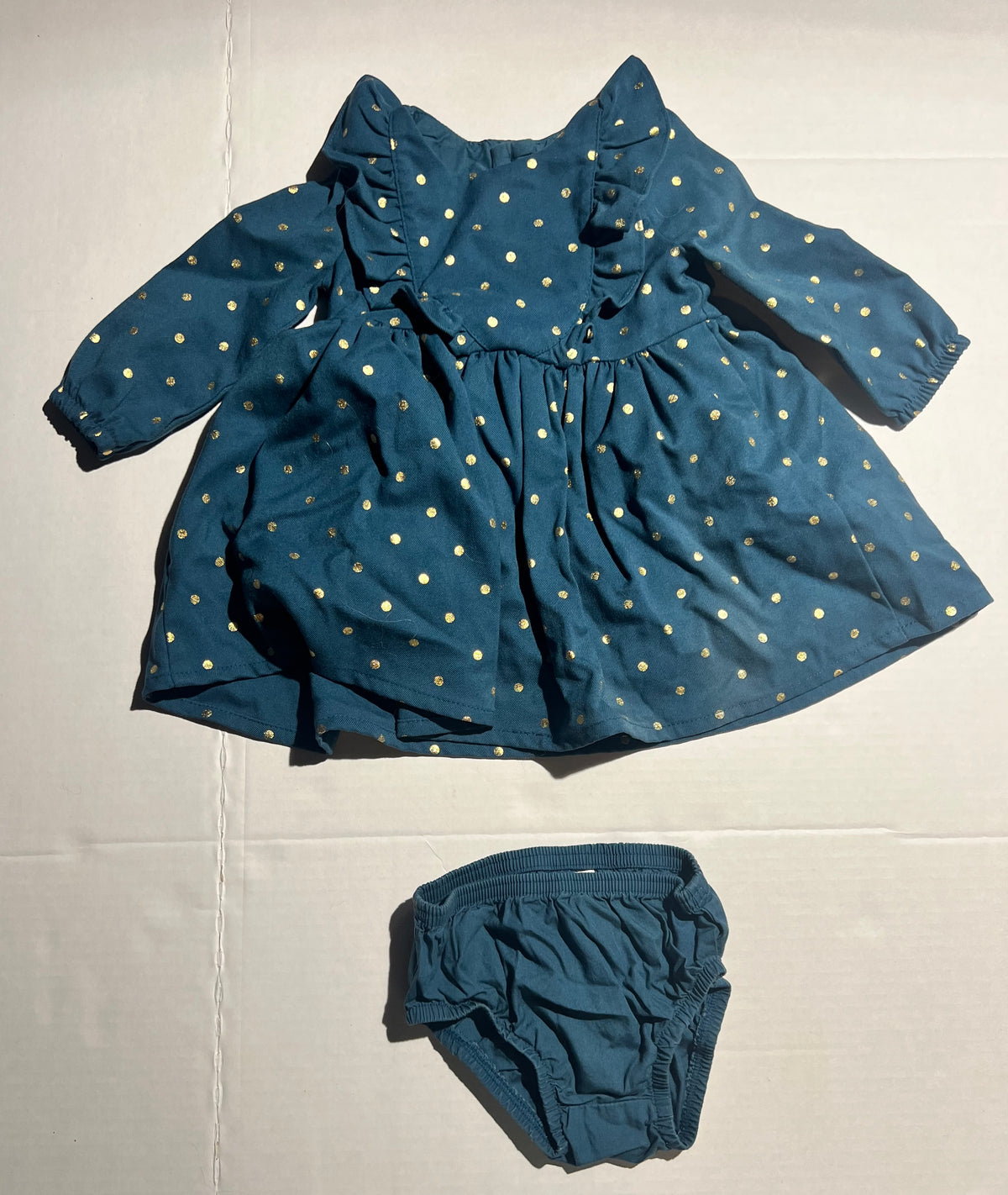 #95 Girls 12mo Carters Dress and Diaper Cover