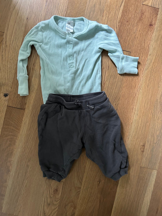 Seller #174 H&M two piece bundle set 4-6 months