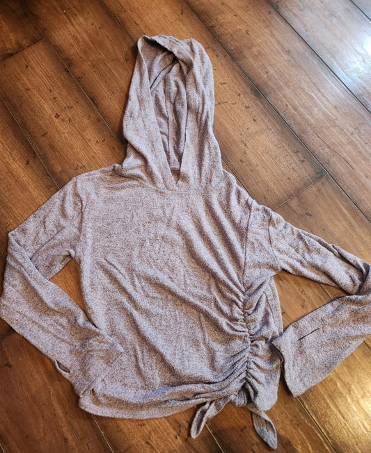 Seller #121 Girls Zella hooded shirt size xs 5/6