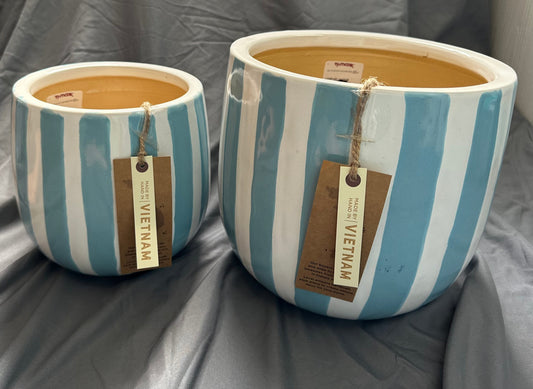 Seller 182. Two flower pots   NWT