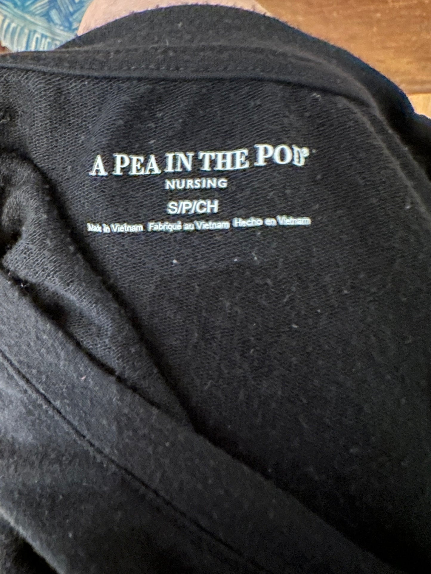 A Pea in the Pod Nursing Sweatshirt size S