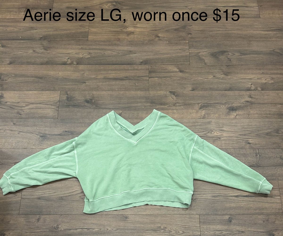 135 Aerie size L worn once, thin sweatshirt and cropped.
