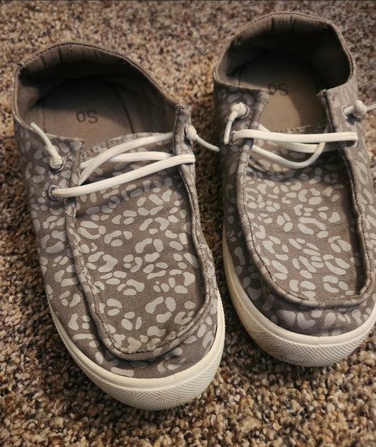 Seller #121 Girls Size 4 slip on shoes