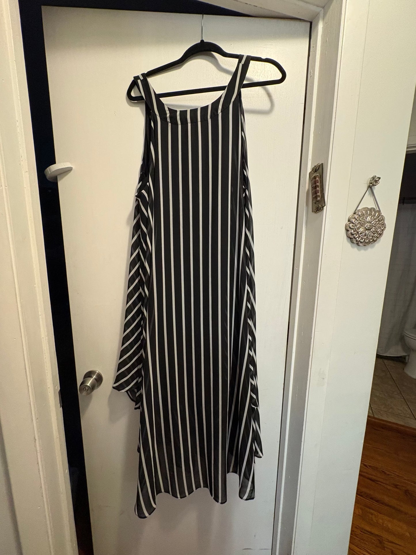 #35 Reduced 3x Flowy Black and White Dress with Slip