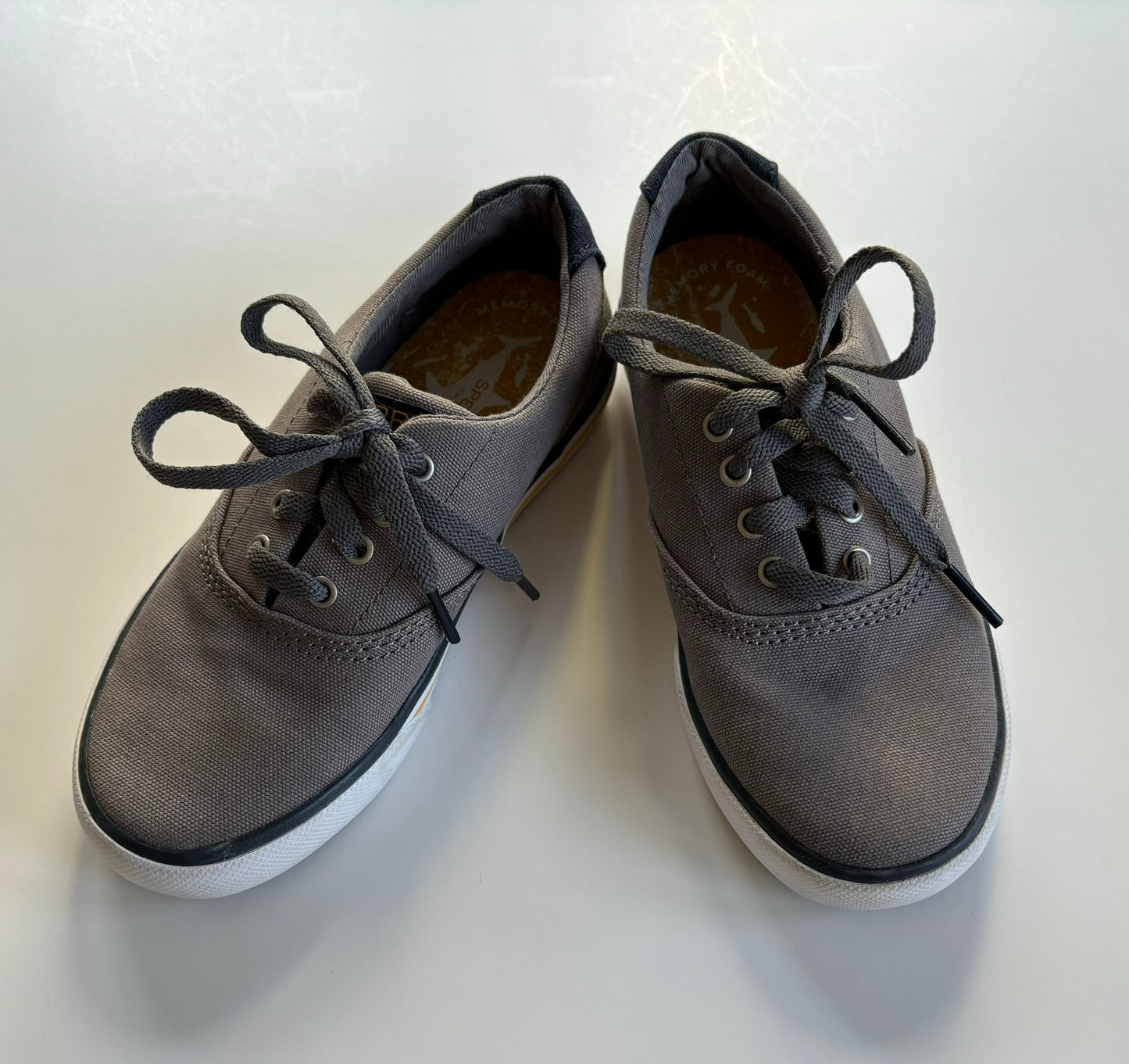 Boys Size 13.5 Sperry Striper II Boat Shoes Gray