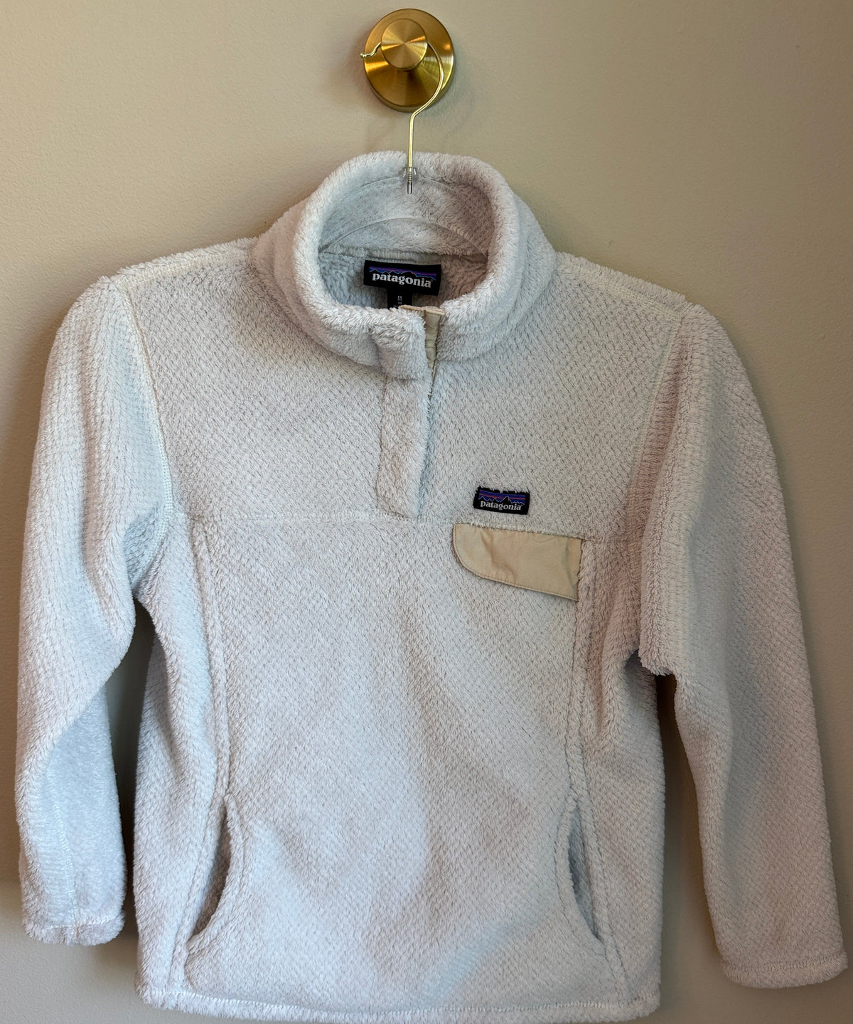 Seller #156_Patagonia off white Girls 1/4 button up pullover Size M 10