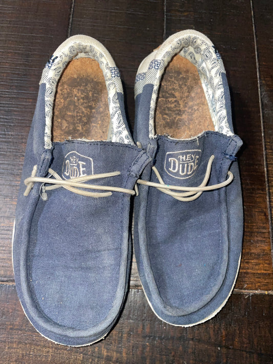 Seller #121 Hey Dude Size Y5