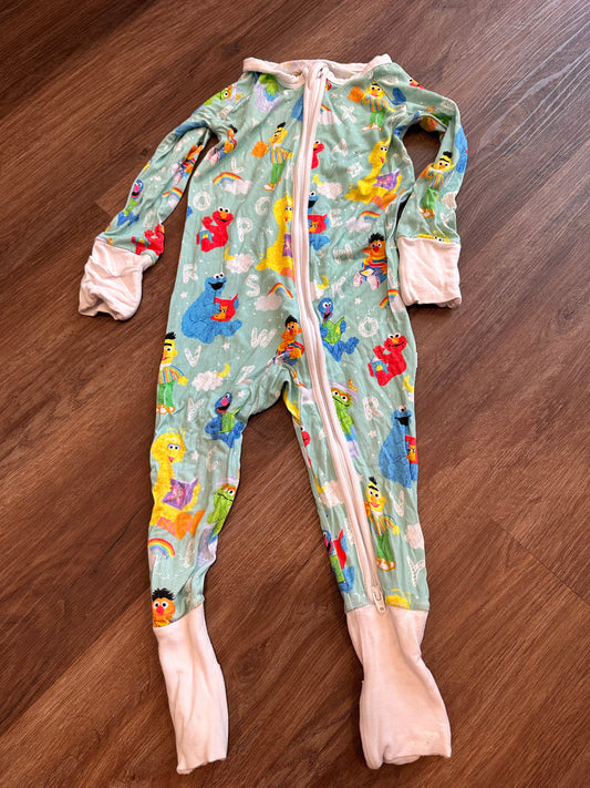#24 6-12M little sleepies zippy