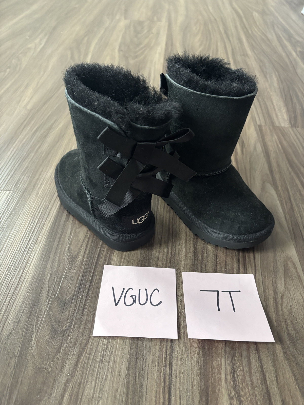 #138 - 7T Shoe VGUC Black Uggs