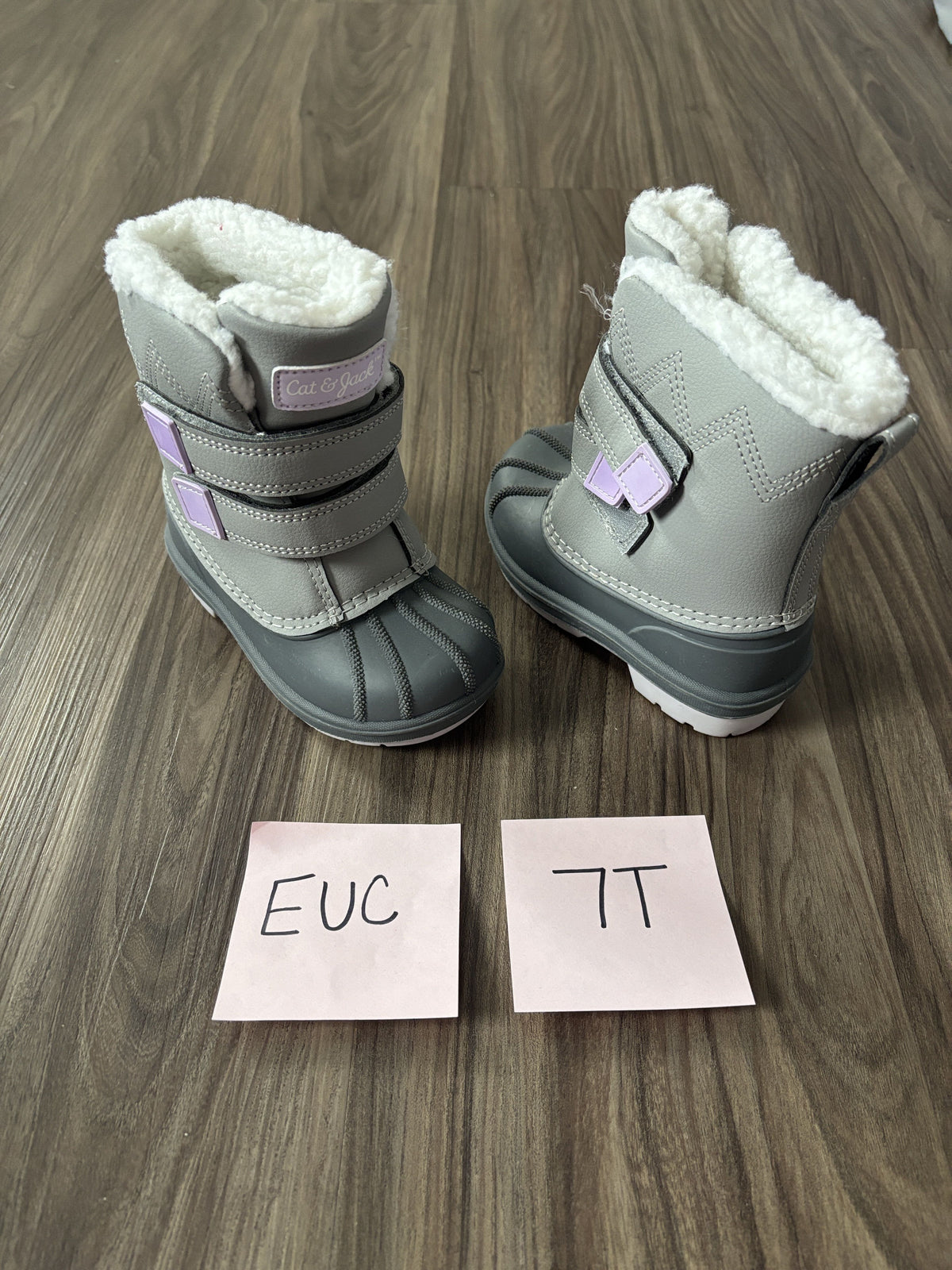 #138 - 7T Shoe EUC Cat & Jack Snow Boots