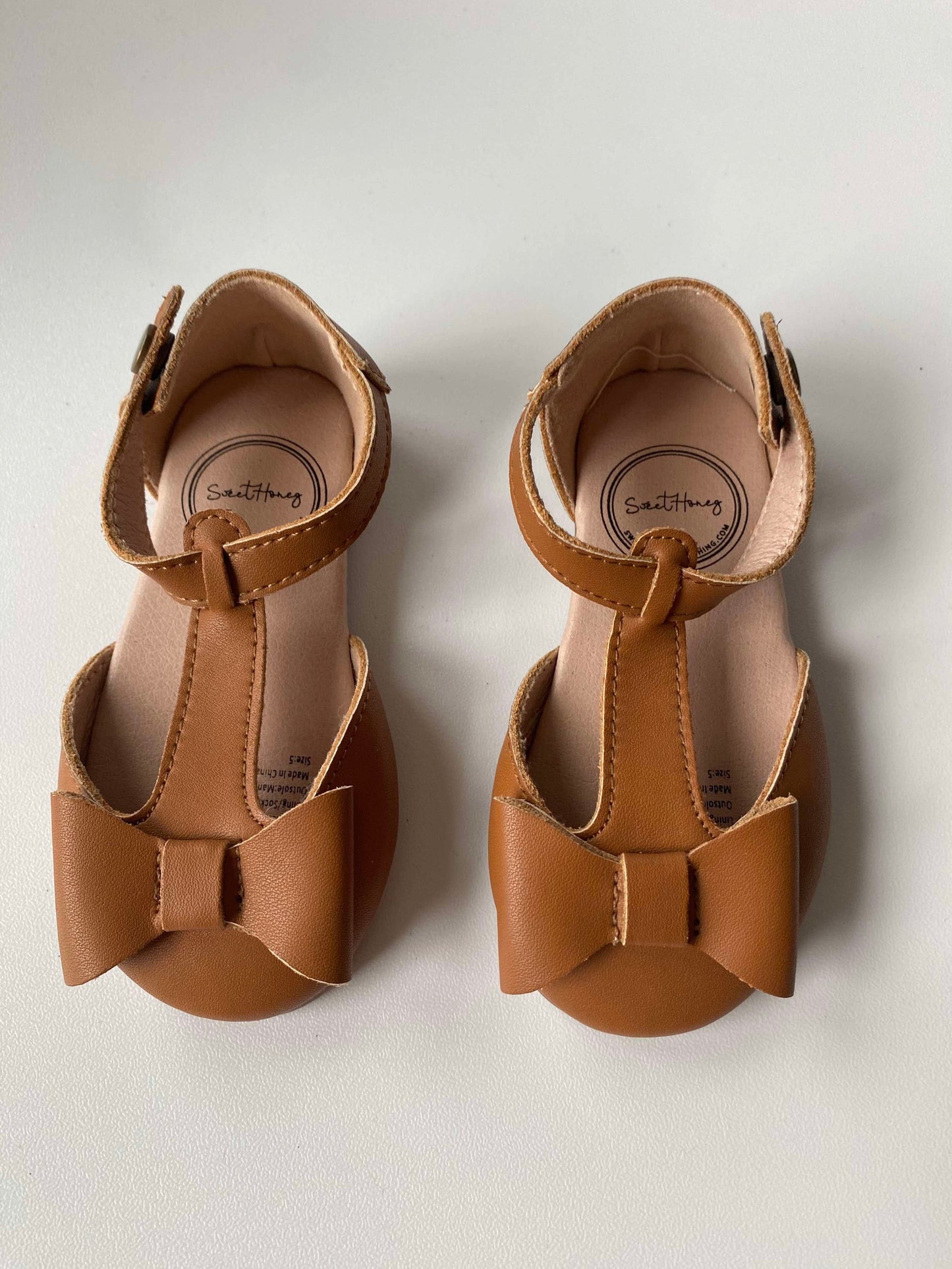 #117- SweetHoney Brown T-strap sandal Girls Size 5 New