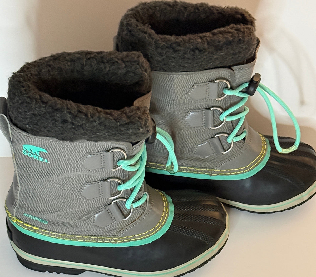 Seller #156_Sorel snow boot girl size 1