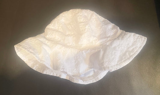 Size 6-12 white sun hat