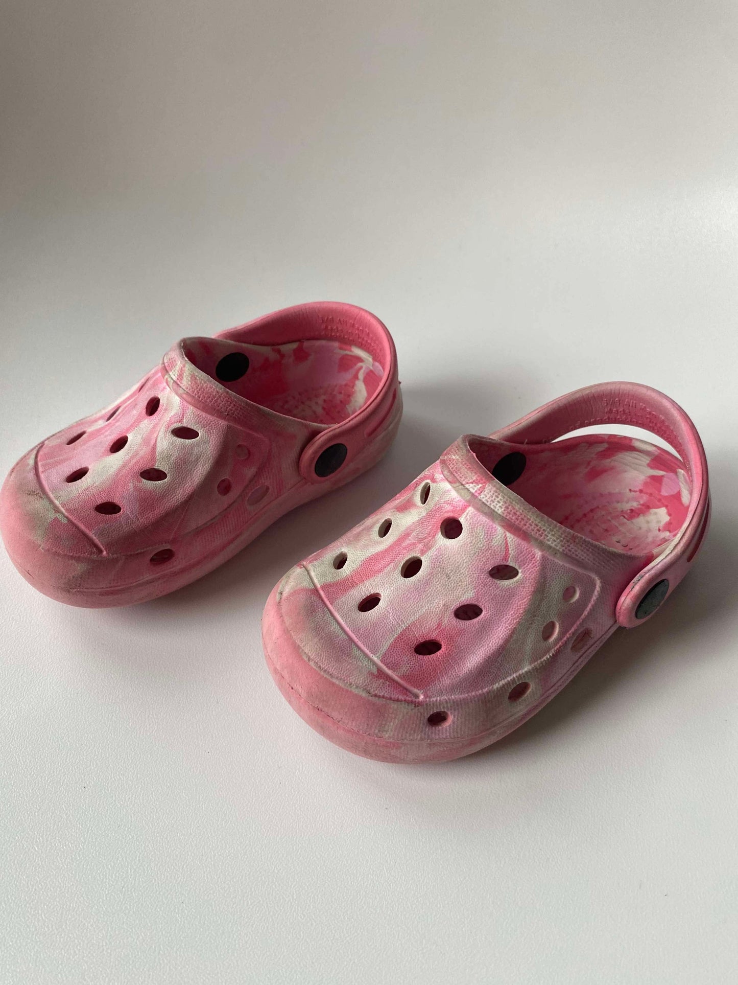 #117- Lily & Dan Pink and White Croc style Shoes Girls Toddler Size 5/6