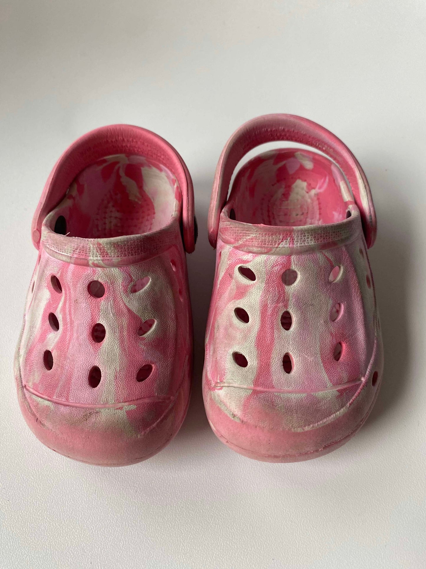 #117- Lily & Dan Pink and White Croc style Shoes Girls Toddler Size 5/6