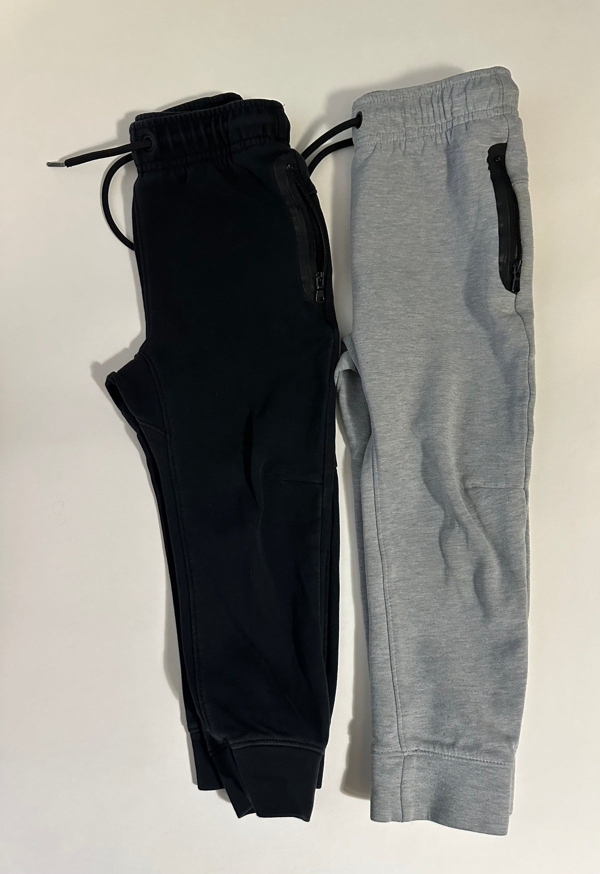 Seller 182. 2 pairs of 3T old navy jogger pants.