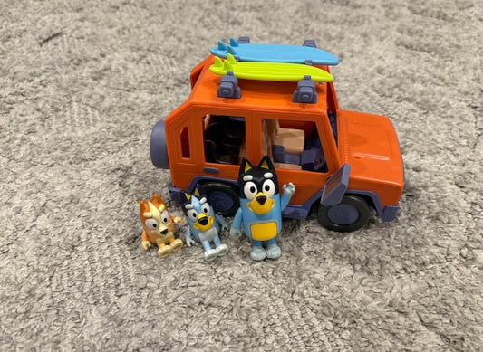 16 - Bluey Family Car