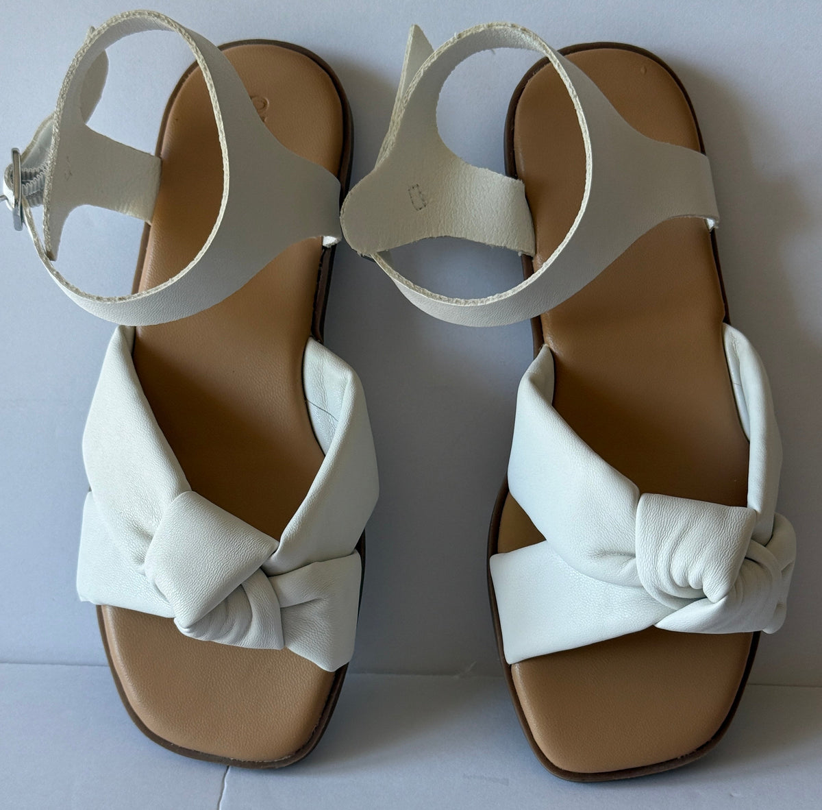 Seller 156_Old Navy girl sandal in white size 13