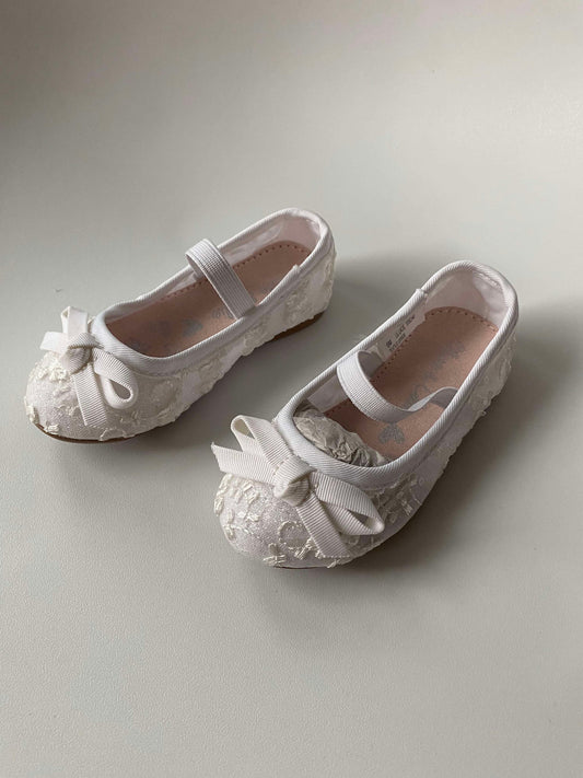#117, Olive & Edie white floral design flats, Girls 6c