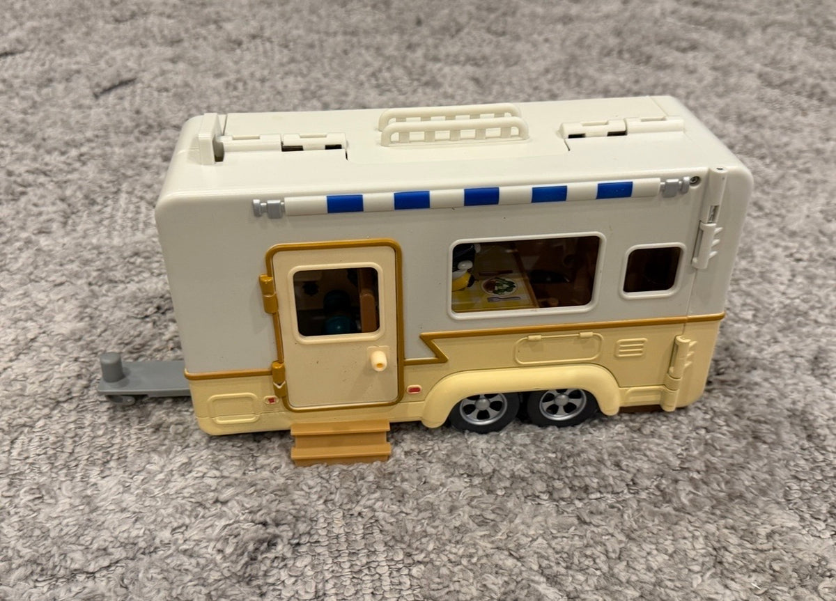 16 - Bluey Camper