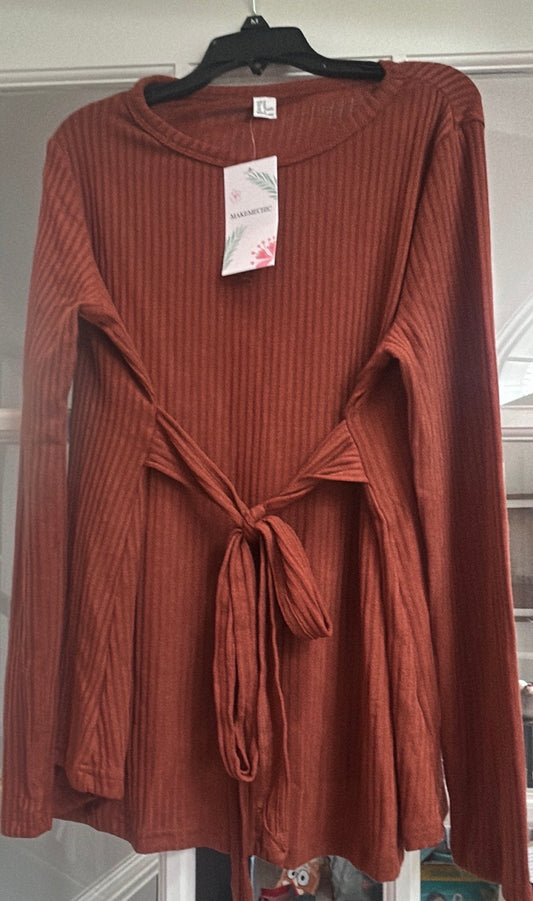 #35 maternity top women's M NWT