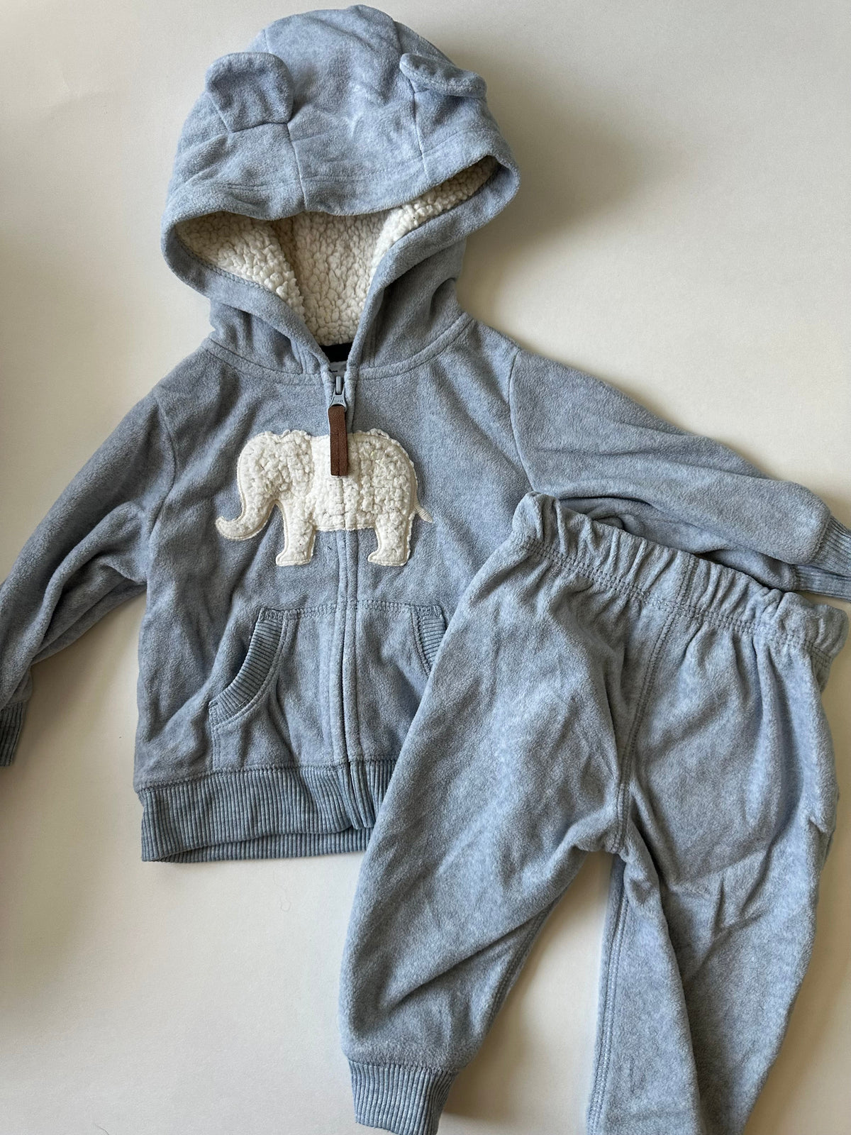 Seller 182. Carters 6month outfit.