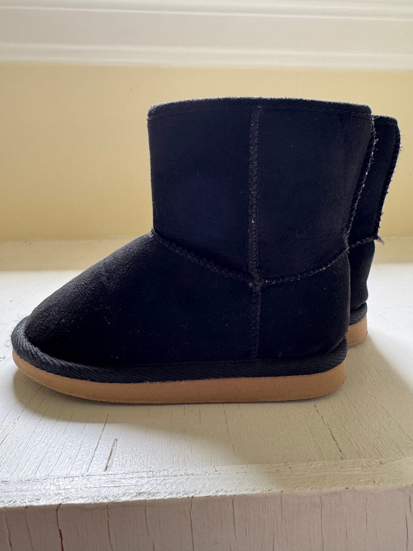 Seller #127 Old Navy Faux-Suede Sherpa-Lined Boots, Toddler Girl Size 7
