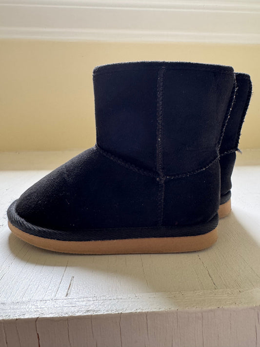 Seller #127 Old Navy Faux-Suede Sherpa-Lined Boots, Toddler Girl Size 7